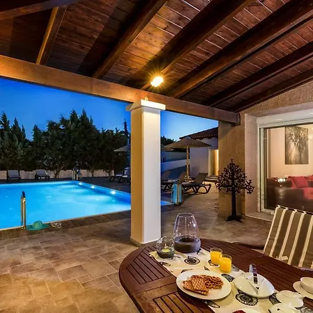 Villas - Waterfront Luxury Retreat With Private Villa Gennadi